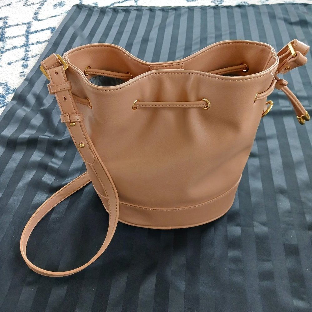 Elegant Tan Shoulder Bag